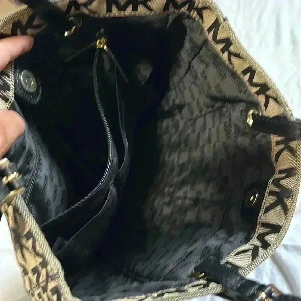 Michael Kors Signature Monogram Jacqaurd In Sequin - Picture 5 of 8